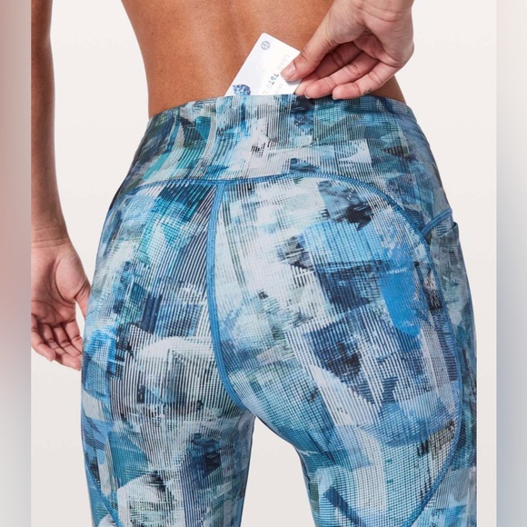 Lululemon Women’s Blue Abstract Mesh Panel Crop Leggings Size 10 - Picture 6 of 16